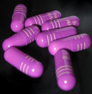 Nexium_(esomeprazole_magnesium)_pills